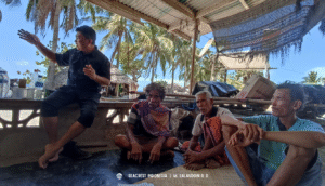Kegiatan penyuluhan kepada nelayan lokal mengenai aturan pemanfaatan sumber daya laut.
